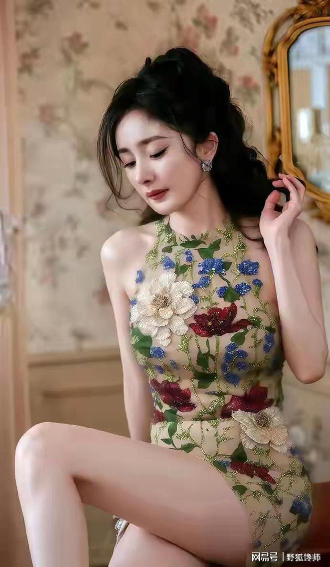 核心密码灵动少女到如今的红毯女王。麻将胡了2试玩模拟器杨幂身材十年的(图2)